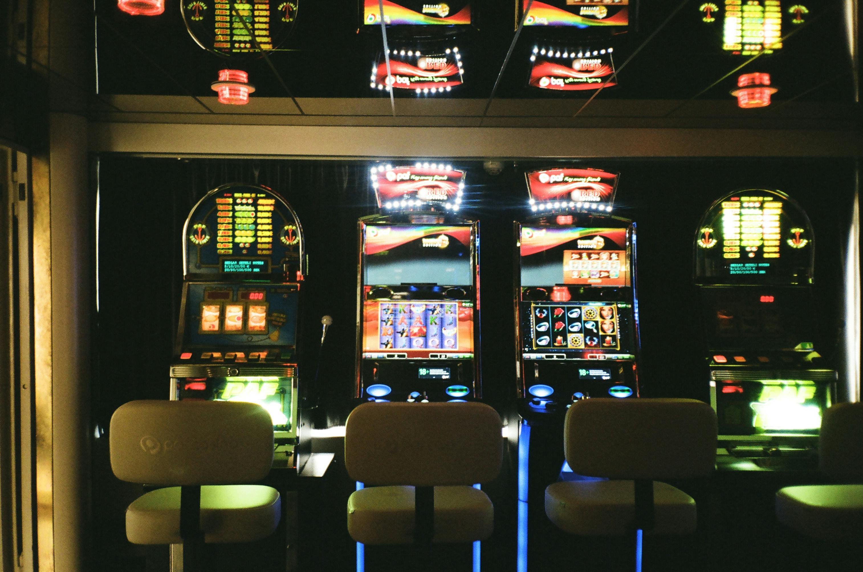 Tampilan permainan Lightning Dice di platform qiuyuan dengan dealer langsung dan tiga dadu